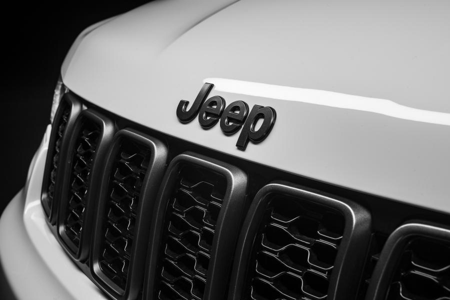 Логотип Jeep Grand Cherokee S Limited (WK2) 2019 года  (EU) (фото 4 из 8)